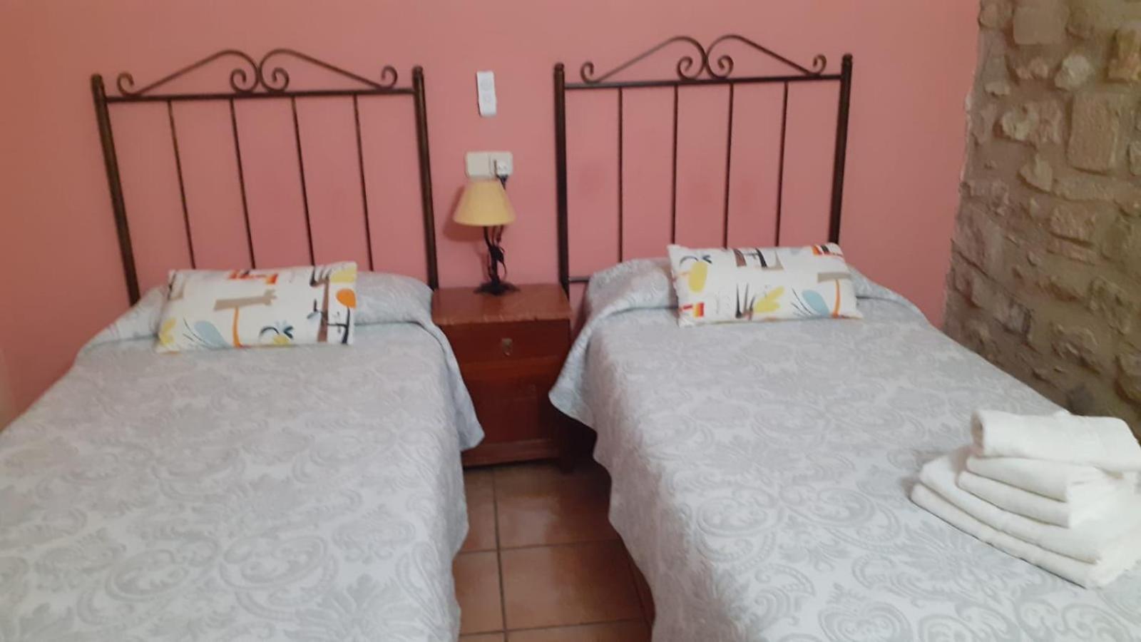 Fonda La Plaza Hotel Valderrobres Bagian luar foto