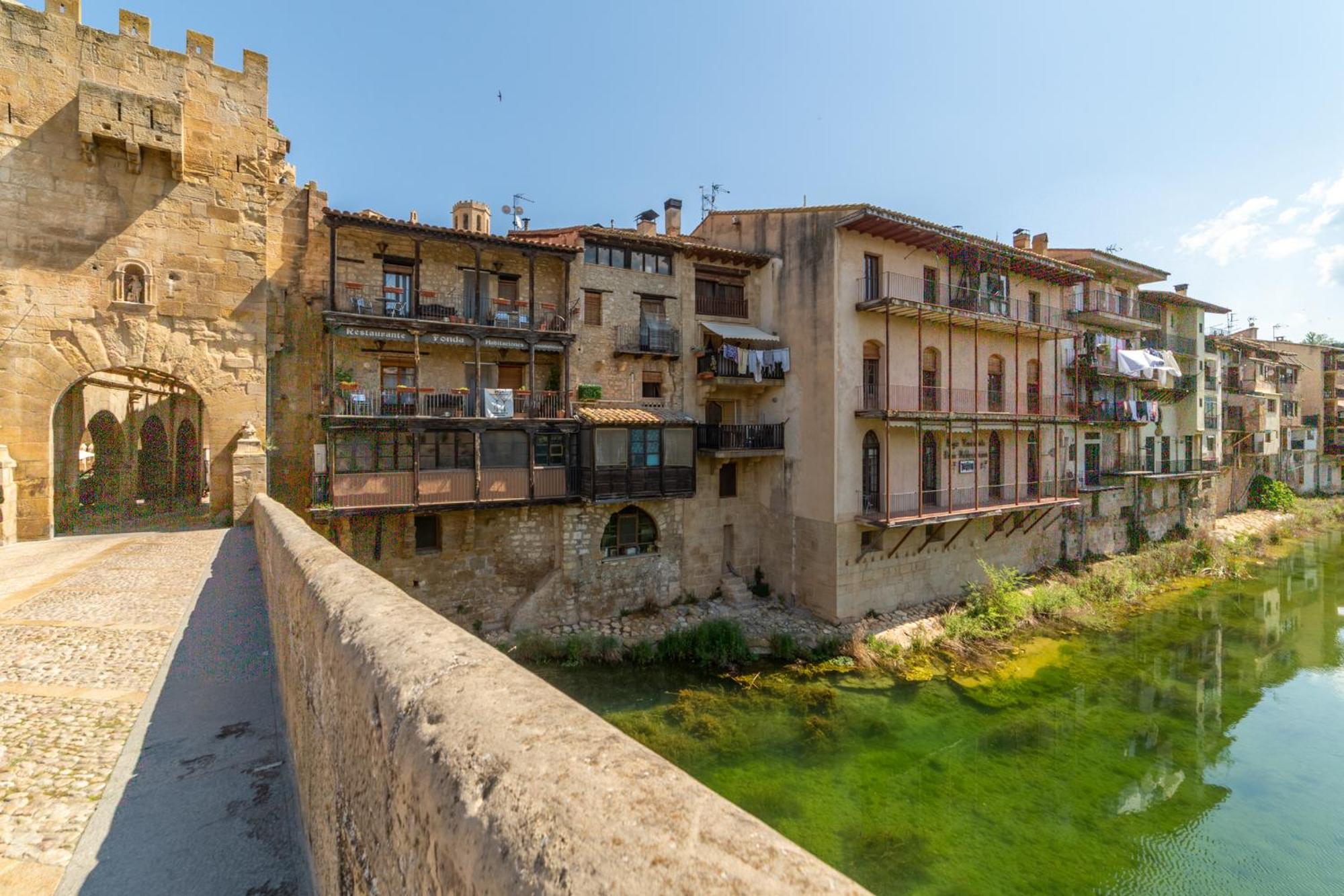 Fonda La Plaza Hotel Valderrobres Bagian luar foto