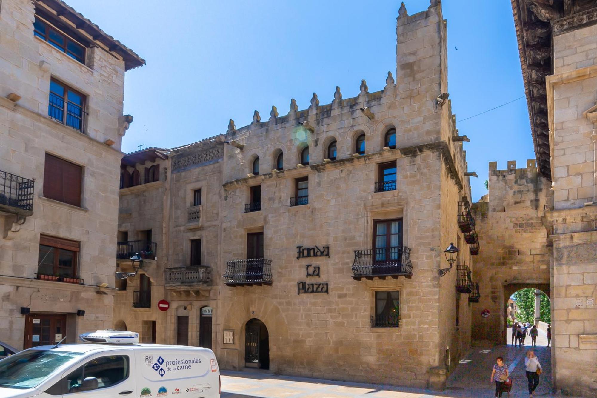 Fonda La Plaza Hotel Valderrobres Bagian luar foto