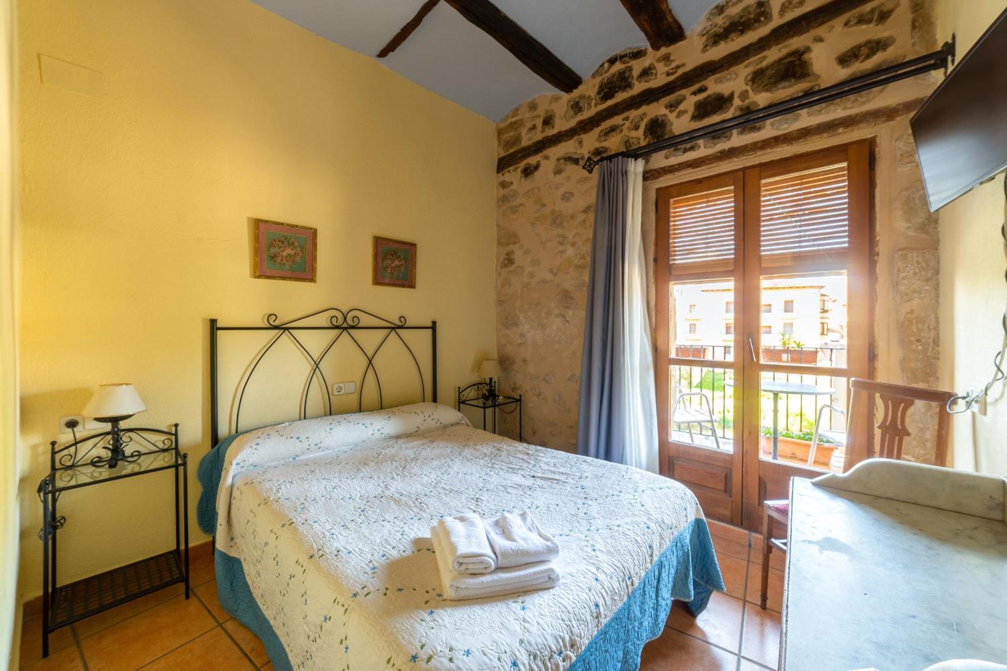 Fonda La Plaza Hotel Valderrobres Bagian luar foto