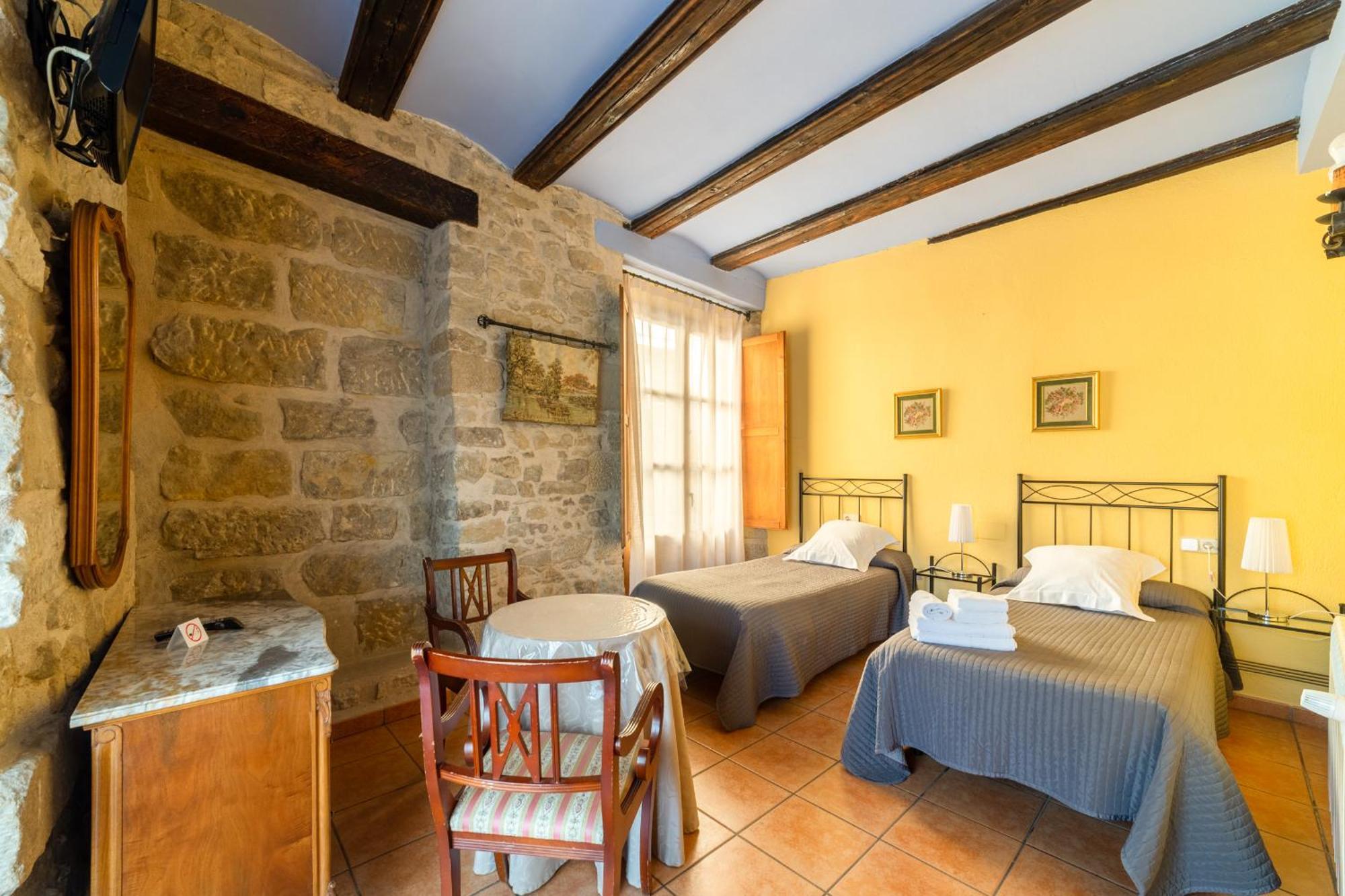 Fonda La Plaza Hotel Valderrobres Bagian luar foto