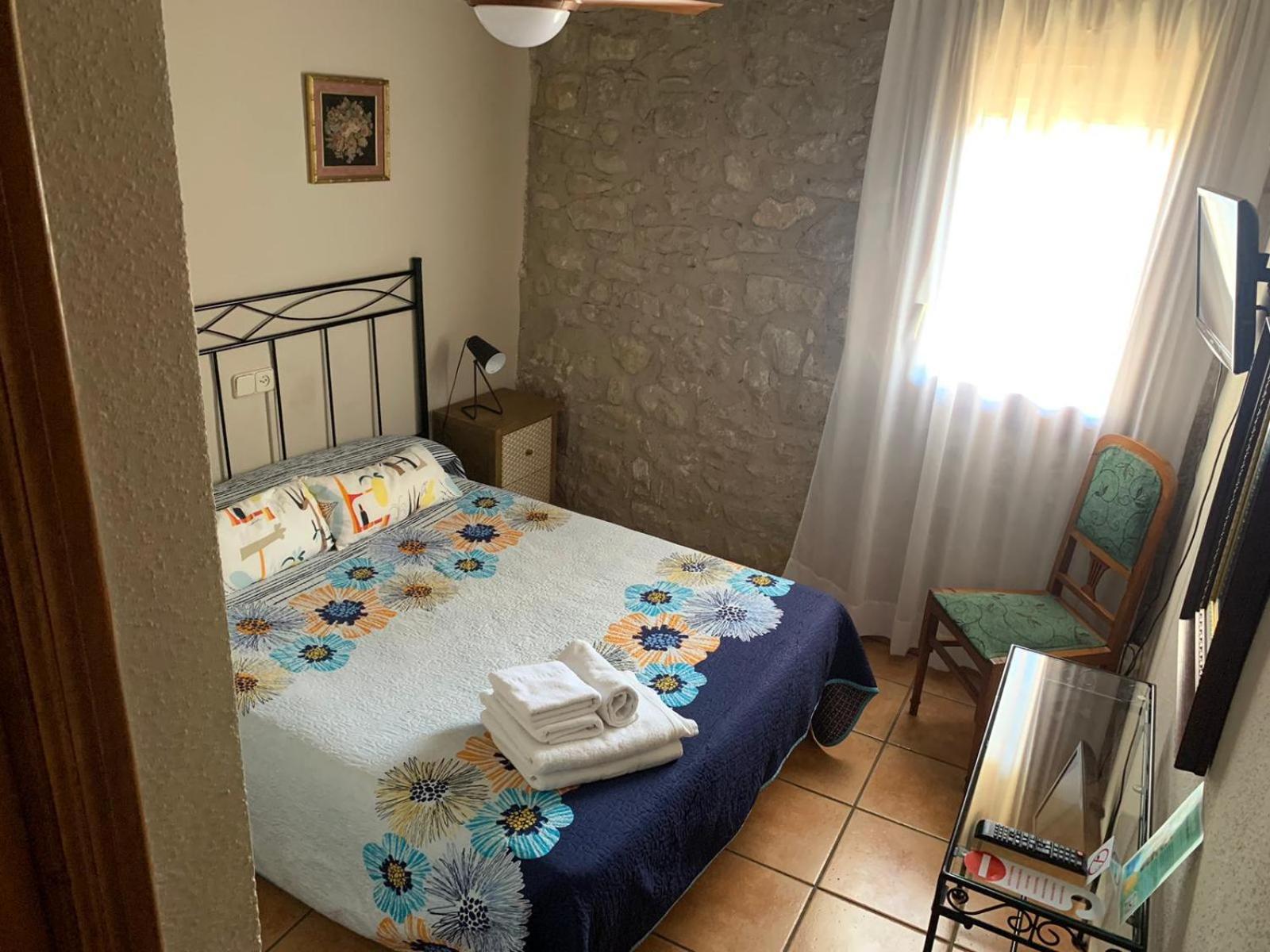 Fonda La Plaza Hotel Valderrobres Bagian luar foto