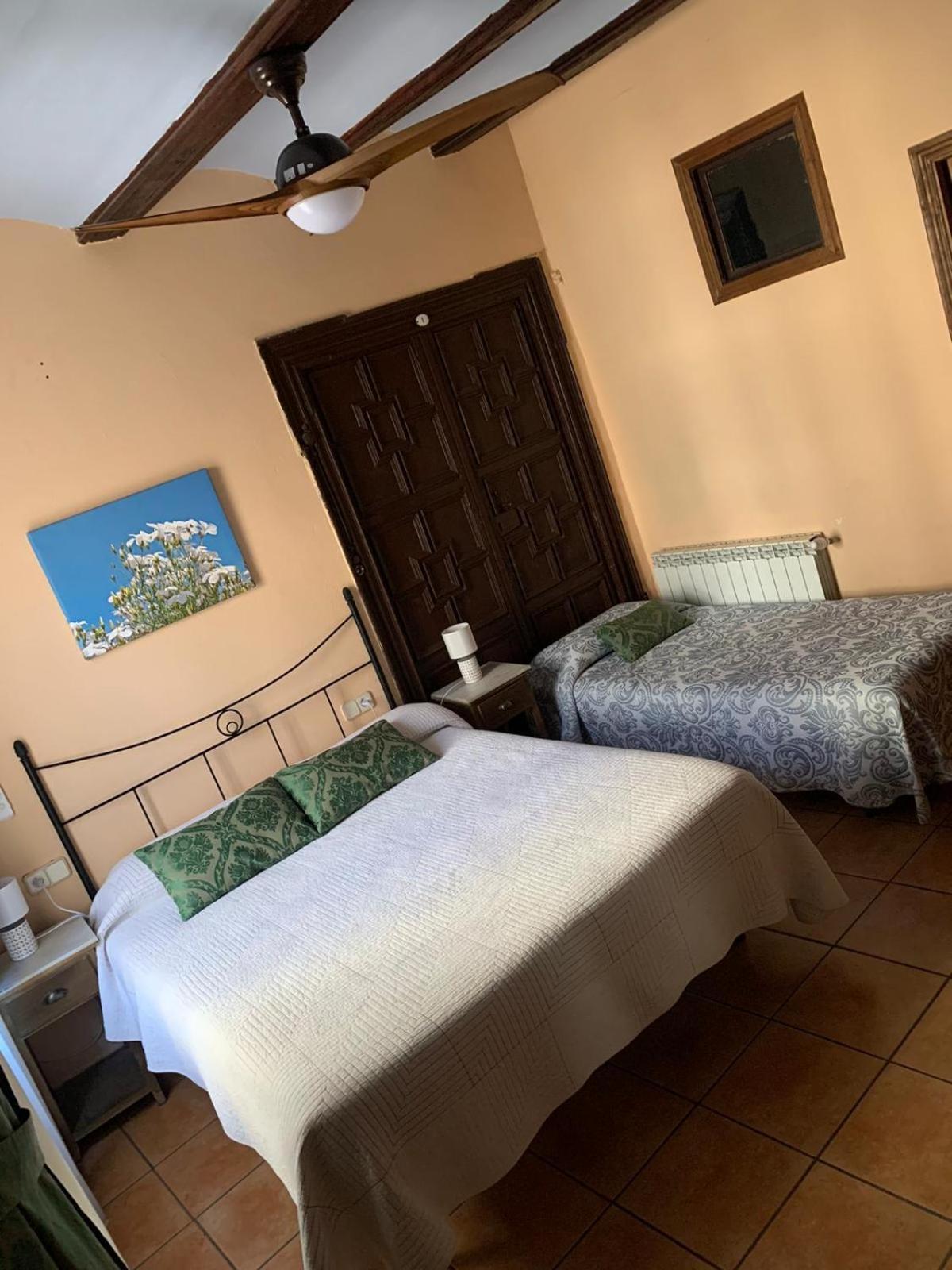 Fonda La Plaza Hotel Valderrobres Bagian luar foto