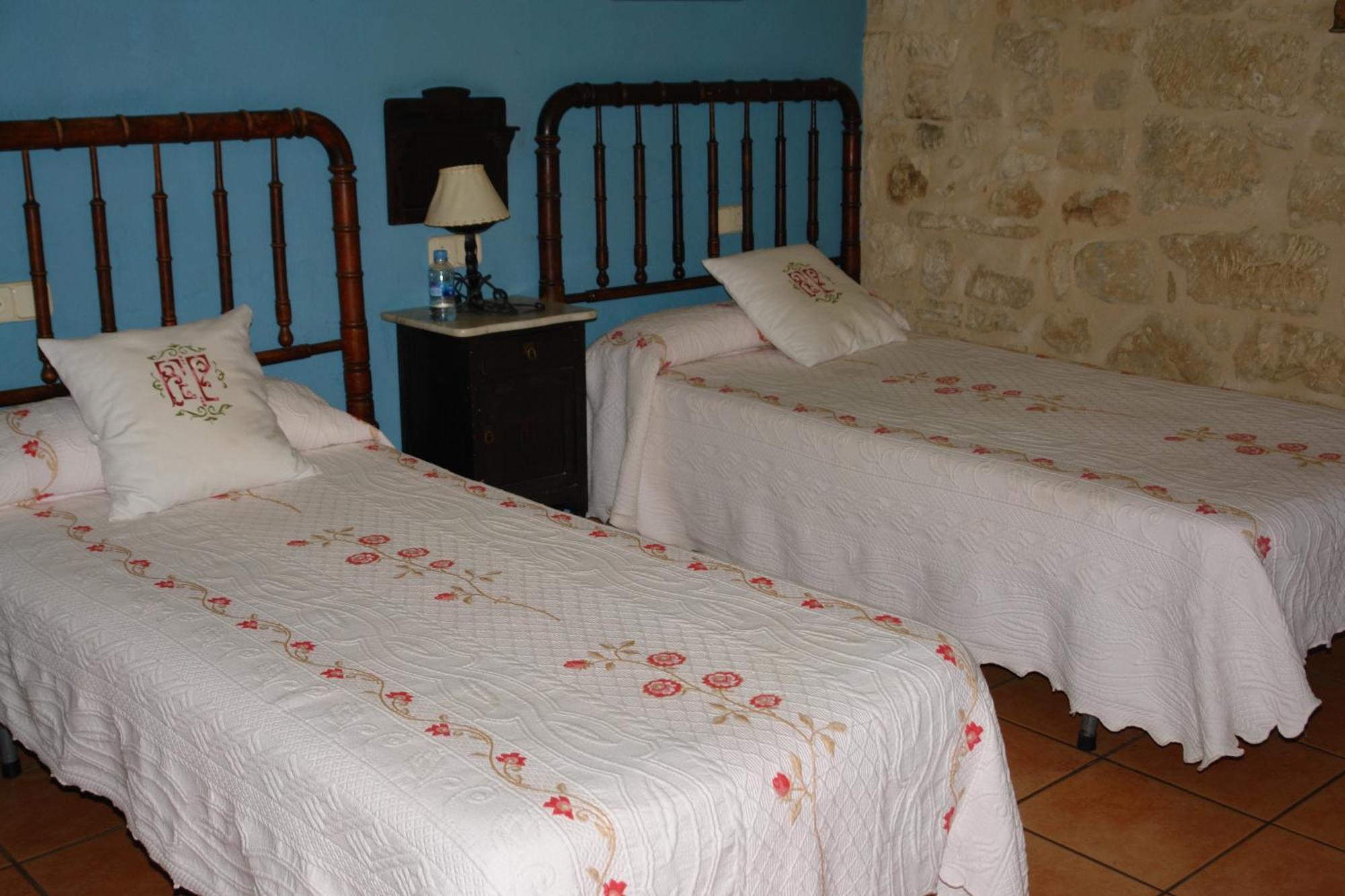 Fonda La Plaza Hotel Valderrobres Bagian luar foto