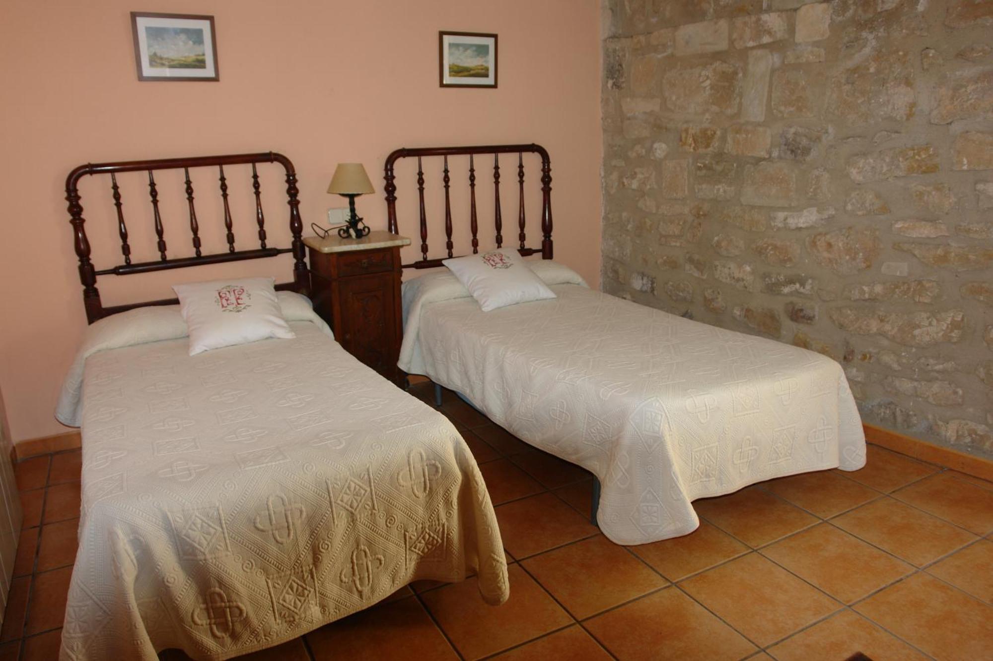 Fonda La Plaza Hotel Valderrobres Bagian luar foto